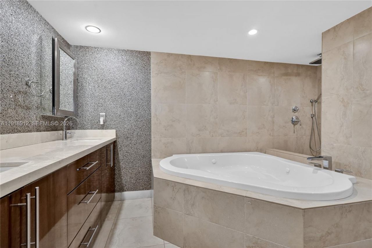 4000 Towerside Ter, Unit 1612, Miami, FL 33138 Photo