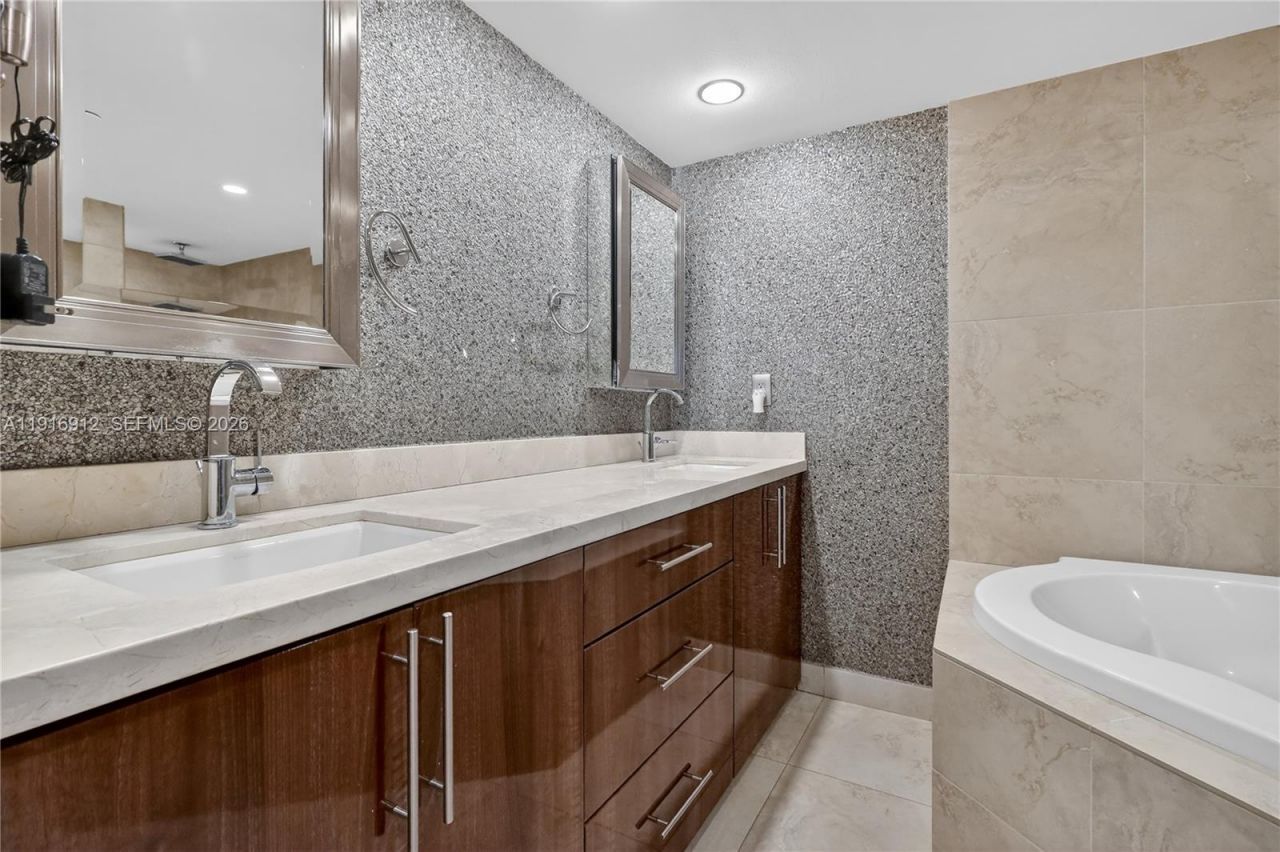 4000 Towerside Ter, Unit 1612, Miami, FL 33138 Photo