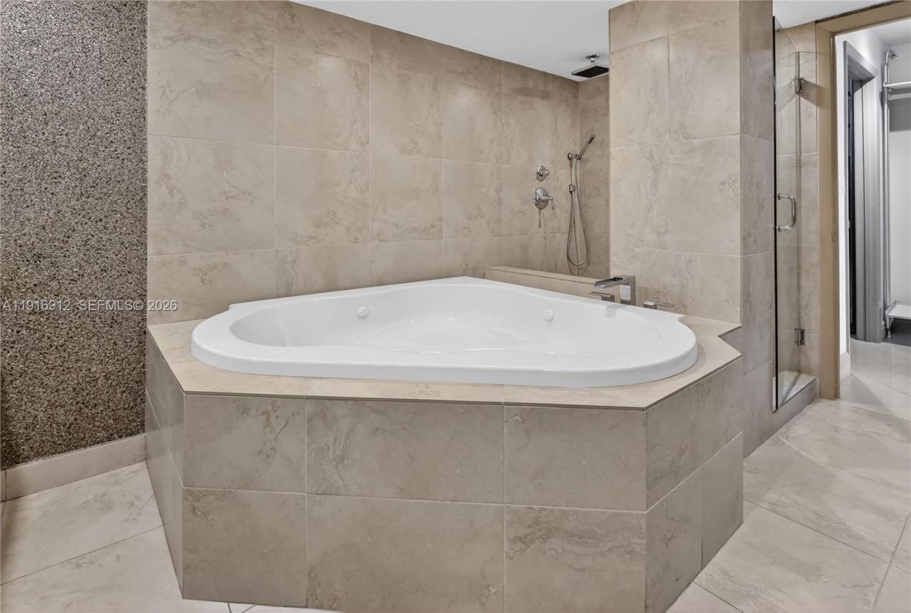 4000 Towerside Ter, Unit 1612, Miami, FL 33138 Photo