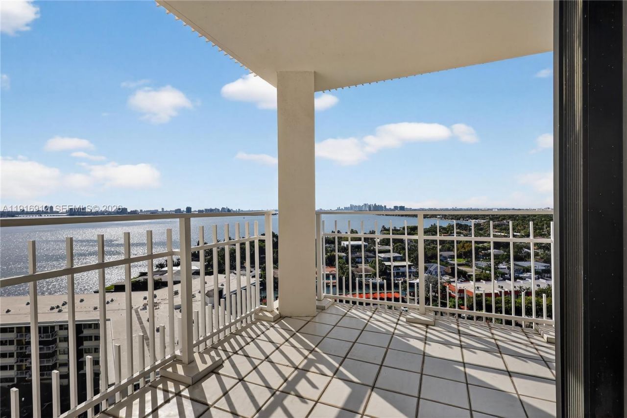 4000 Towerside Ter, Unit 1612, Miami, FL 33138 Photo