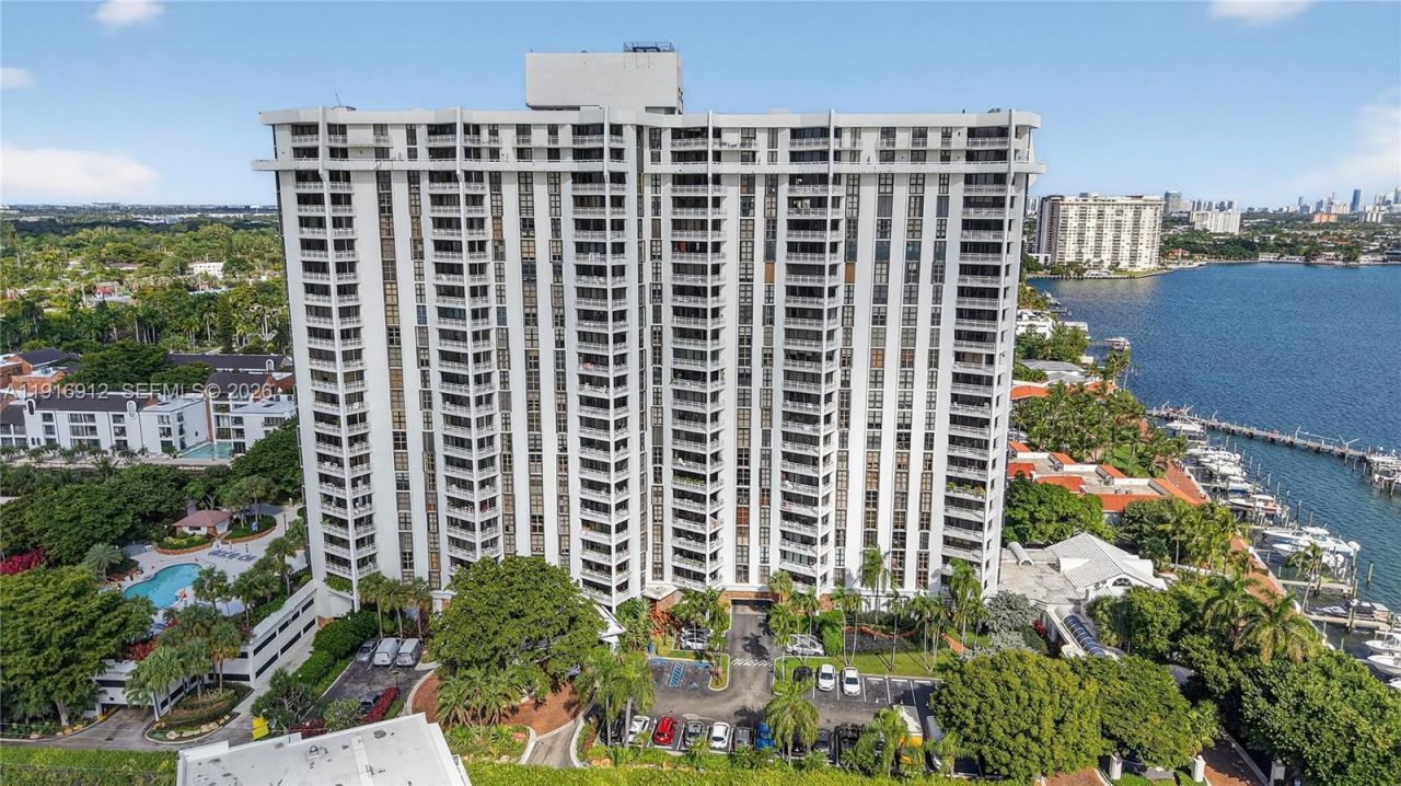 4000 Towerside Ter, Unit 1612, Miami, FL 33138 Photo