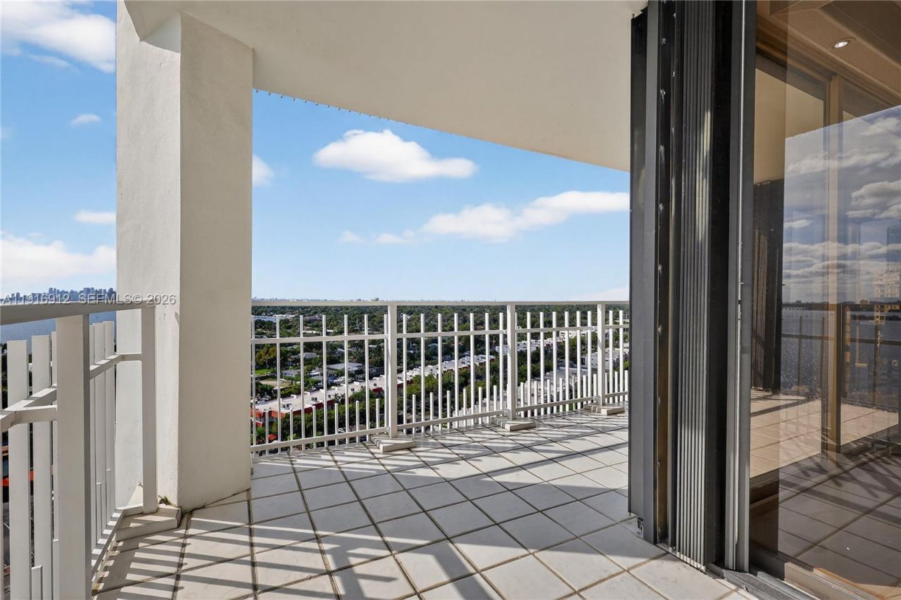 4000 Towerside Ter, Unit 1612, Miami, FL 33138 Photo