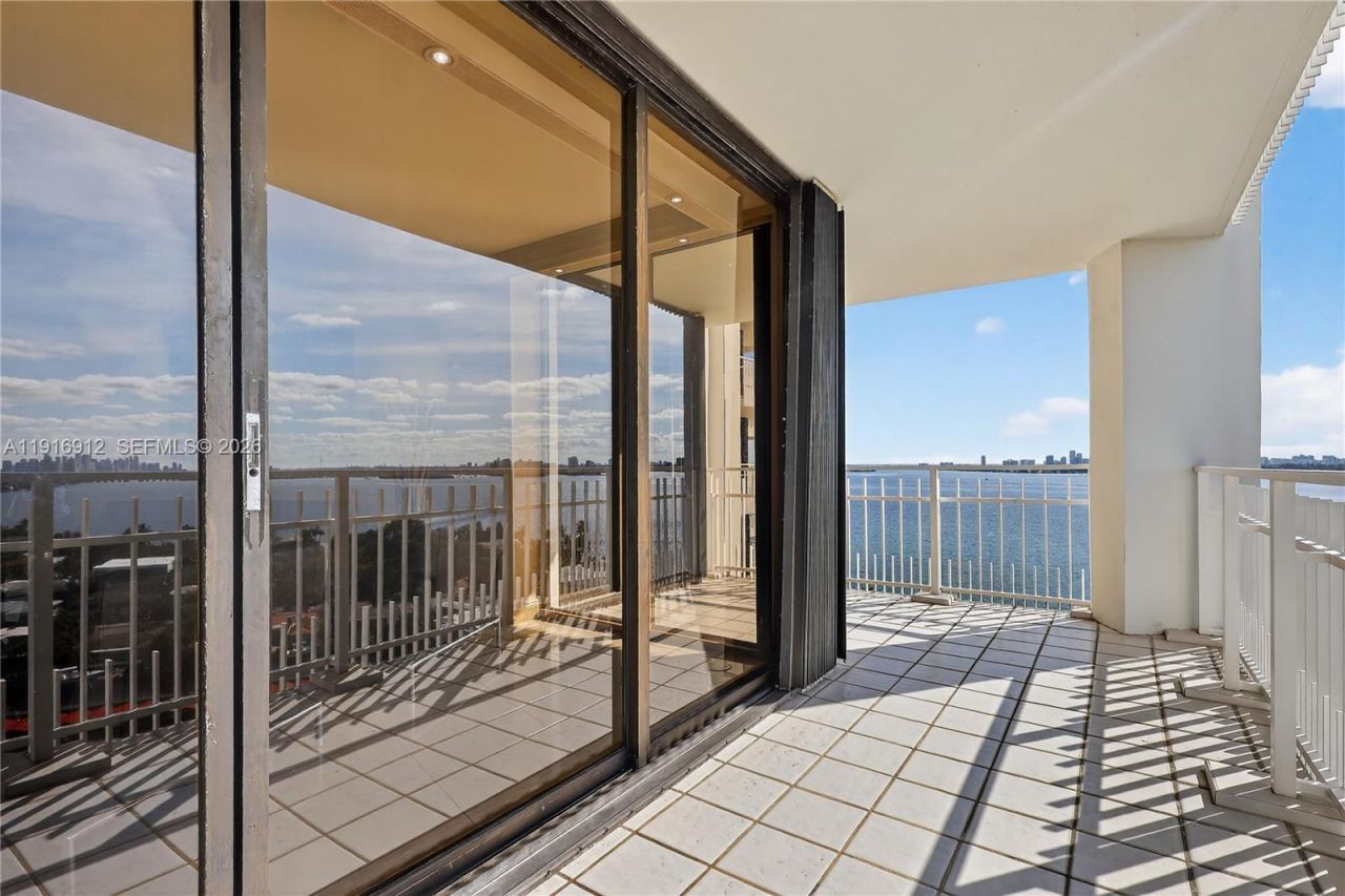 4000 Towerside Ter, Unit 1612, Miami, FL 33138 Photo