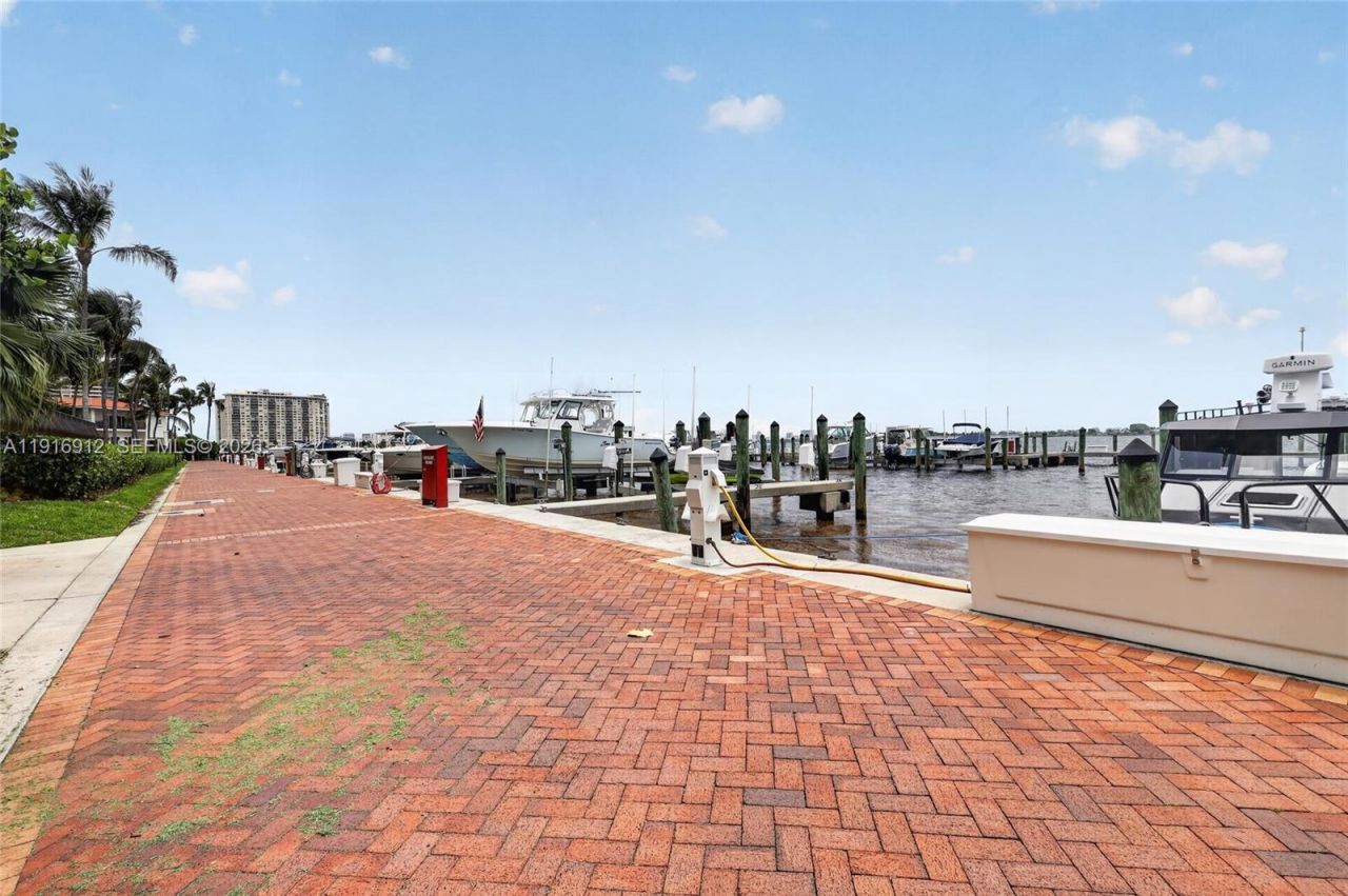 4000 Towerside Ter, Unit 1612, Miami, FL 33138 Photo
