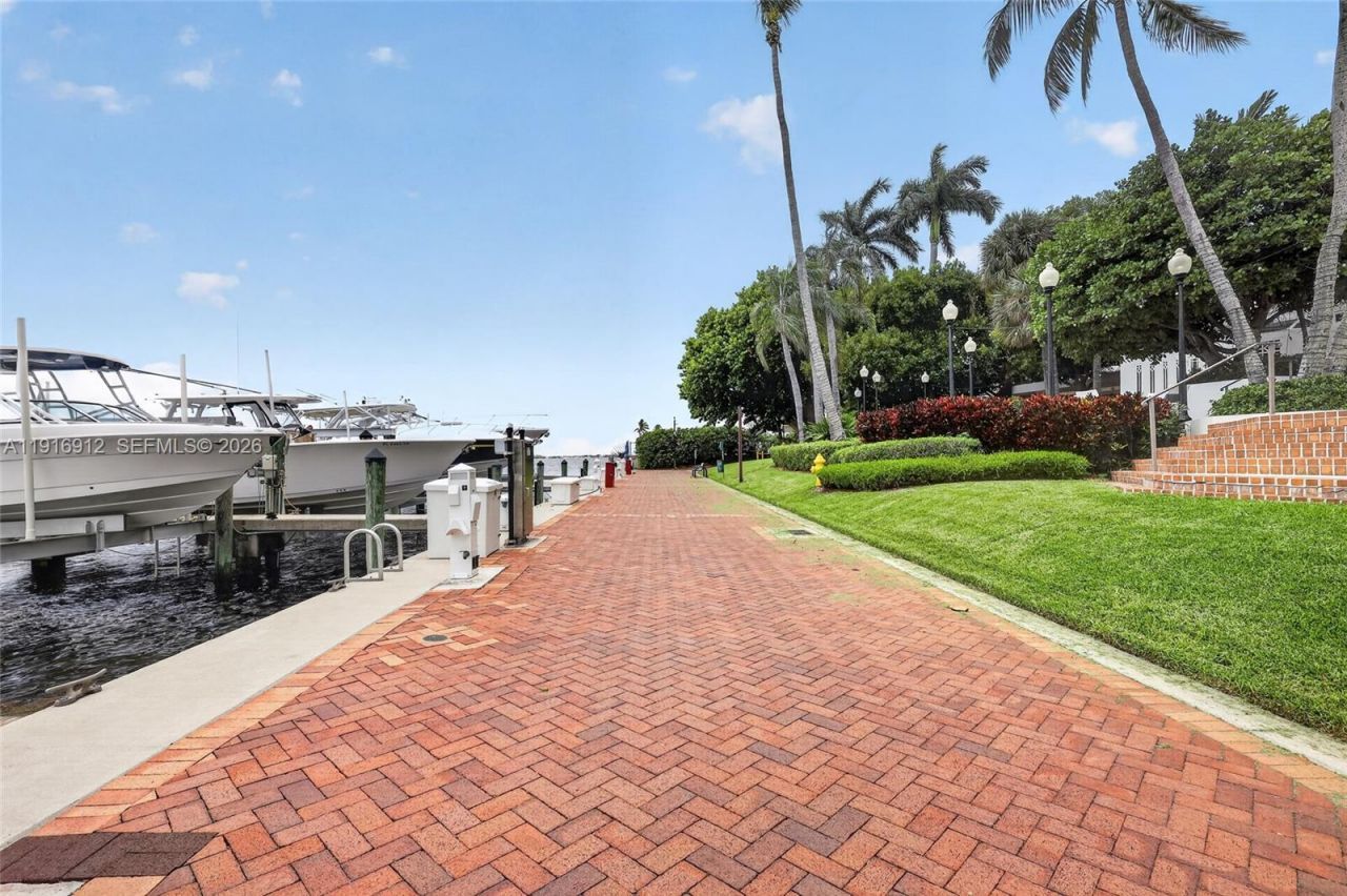 4000 Towerside Ter, Unit 1612, Miami, FL 33138 Photo