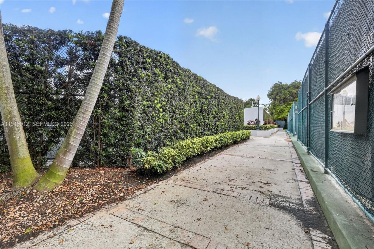 4000 Towerside Ter, Unit 1612, Miami, FL 33138 Photo
