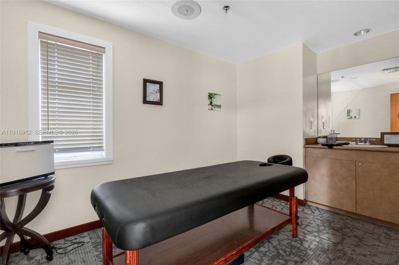 4000 Towerside Ter, Unit 1612, Miami, FL 33138 Photo