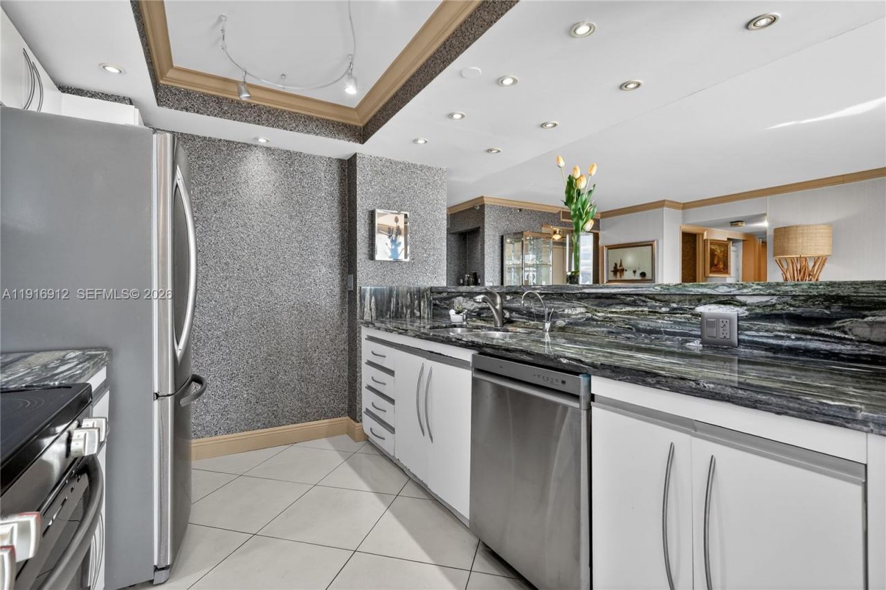 4000 Towerside Ter, Unit 1612, Miami, FL 33138 Photo