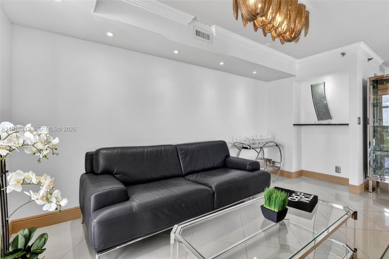 4000 Towerside Ter, Unit 1612, Miami, FL 33138 Photo