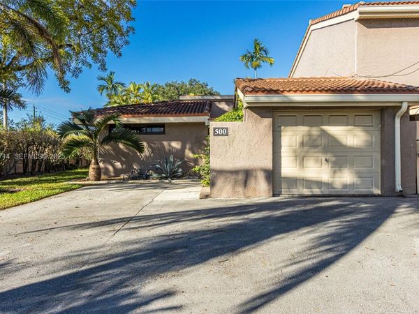 500 Bonnie Brae Way, Unit 17, Hollywood, FL 33021