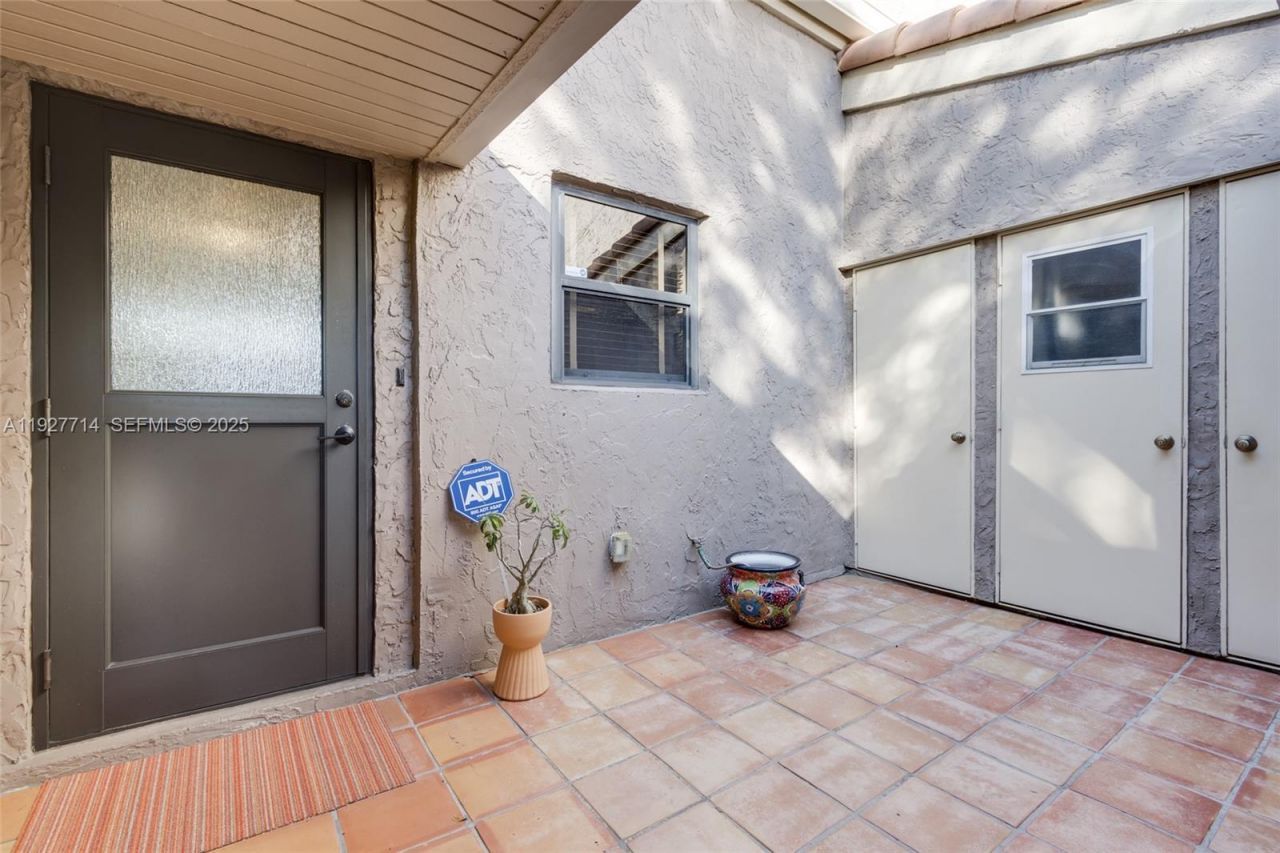 500 Bonnie Brae Way, Unit 17, Hollywood, FL 33021 Photo