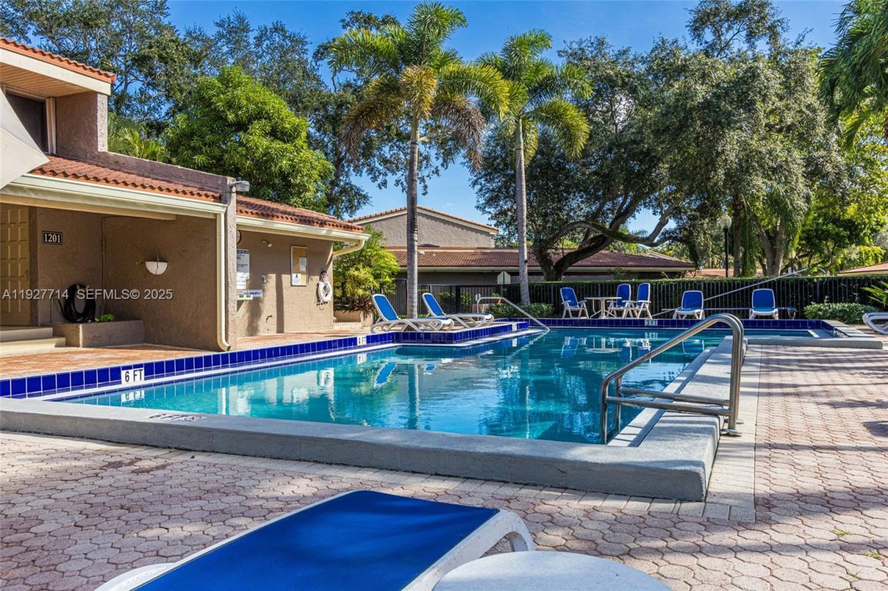 500 Bonnie Brae Way, Unit 17, Hollywood, FL 33021 Photo