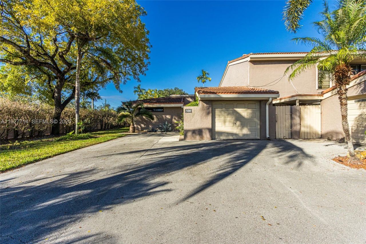 500 Bonnie Brae Way, Unit 17, Hollywood, FL 33021 Photo