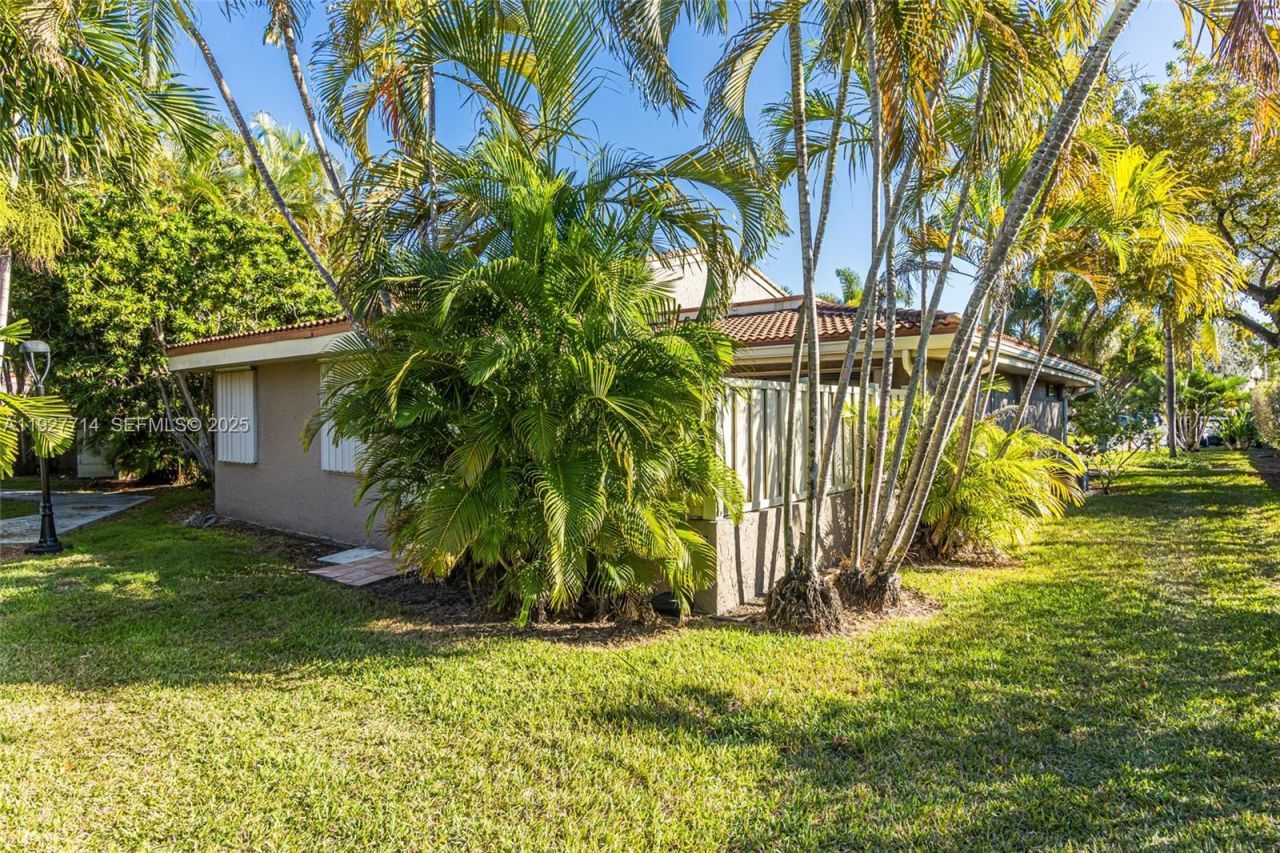 500 Bonnie Brae Way, Unit 17, Hollywood, FL 33021 Photo