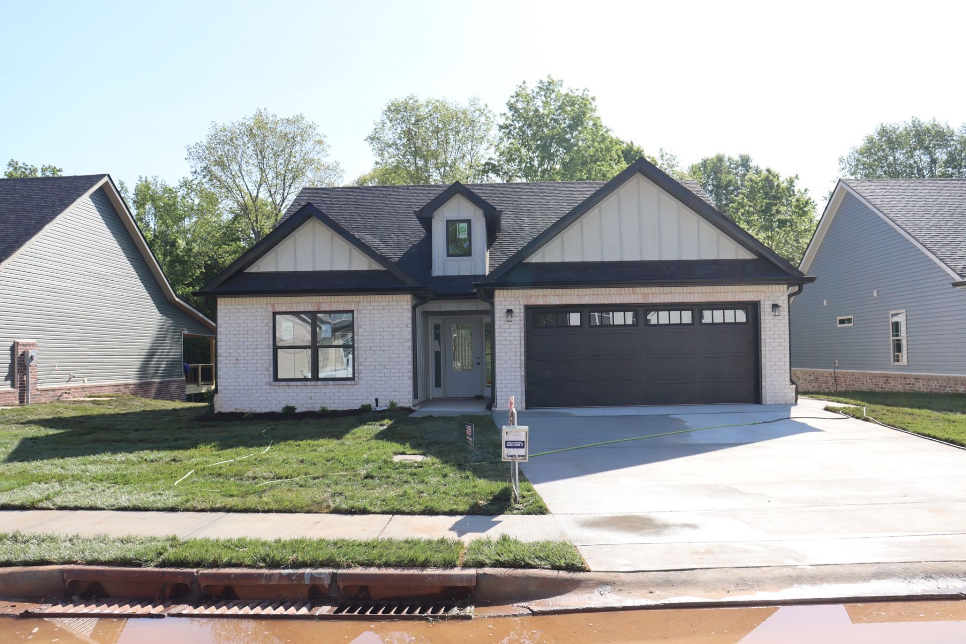 609 Willow Park Dr, Clarksville, TN 37043 Main Photo