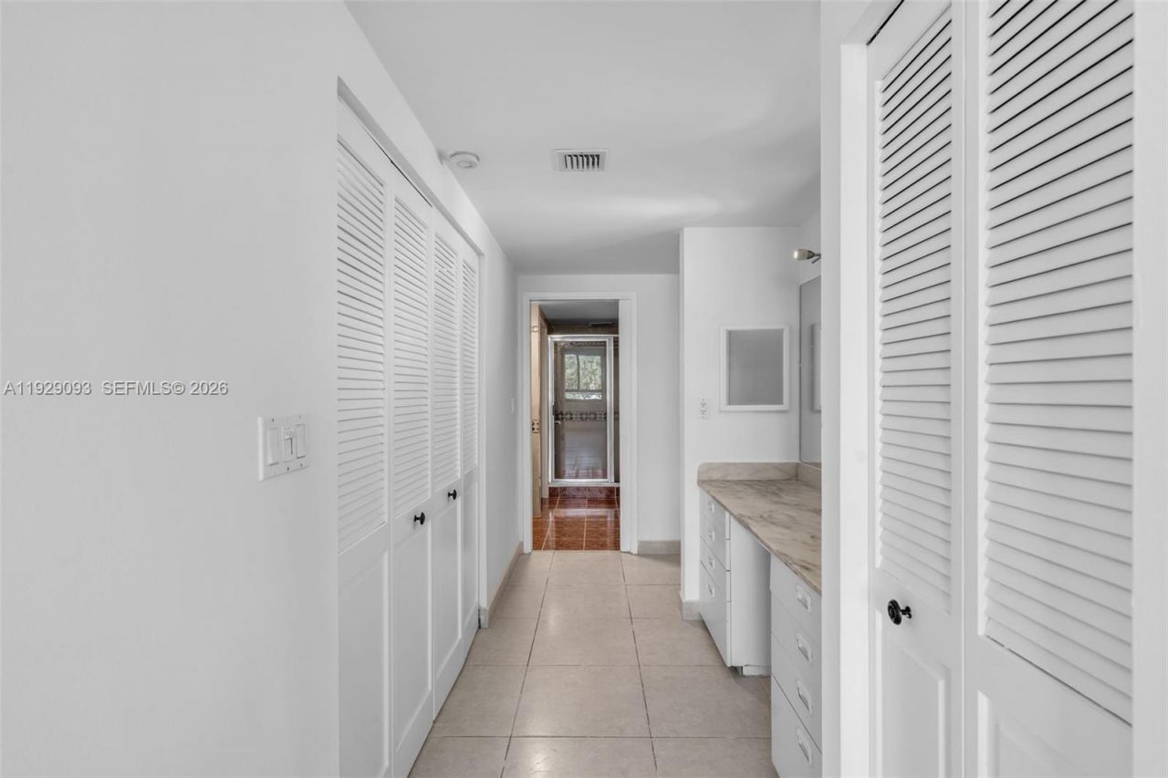 121 Crandon Bl, Unit 248, Key Biscayne, FL 33149 Photo