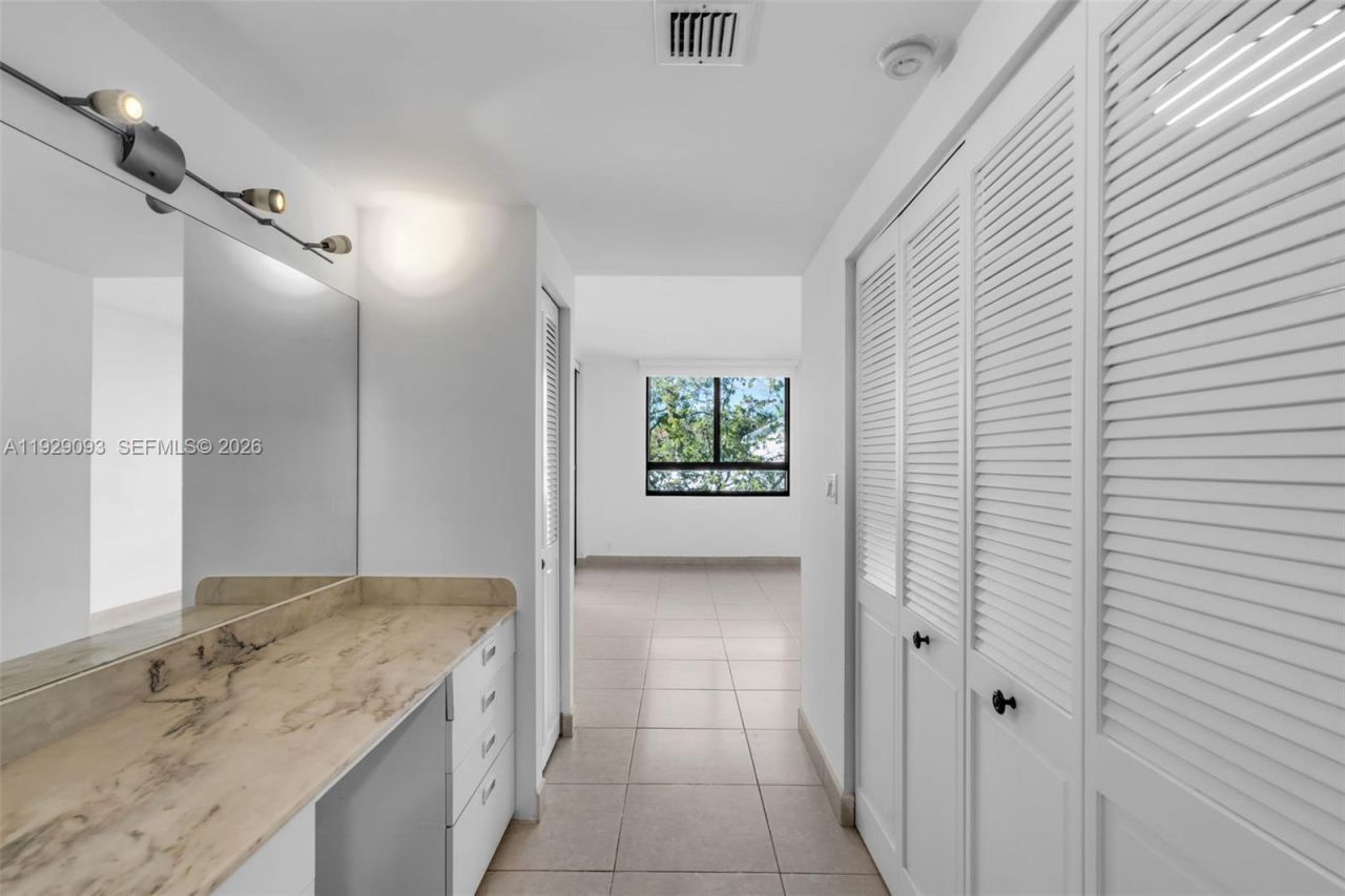121 Crandon Bl, Unit 248, Key Biscayne, FL 33149 Photo