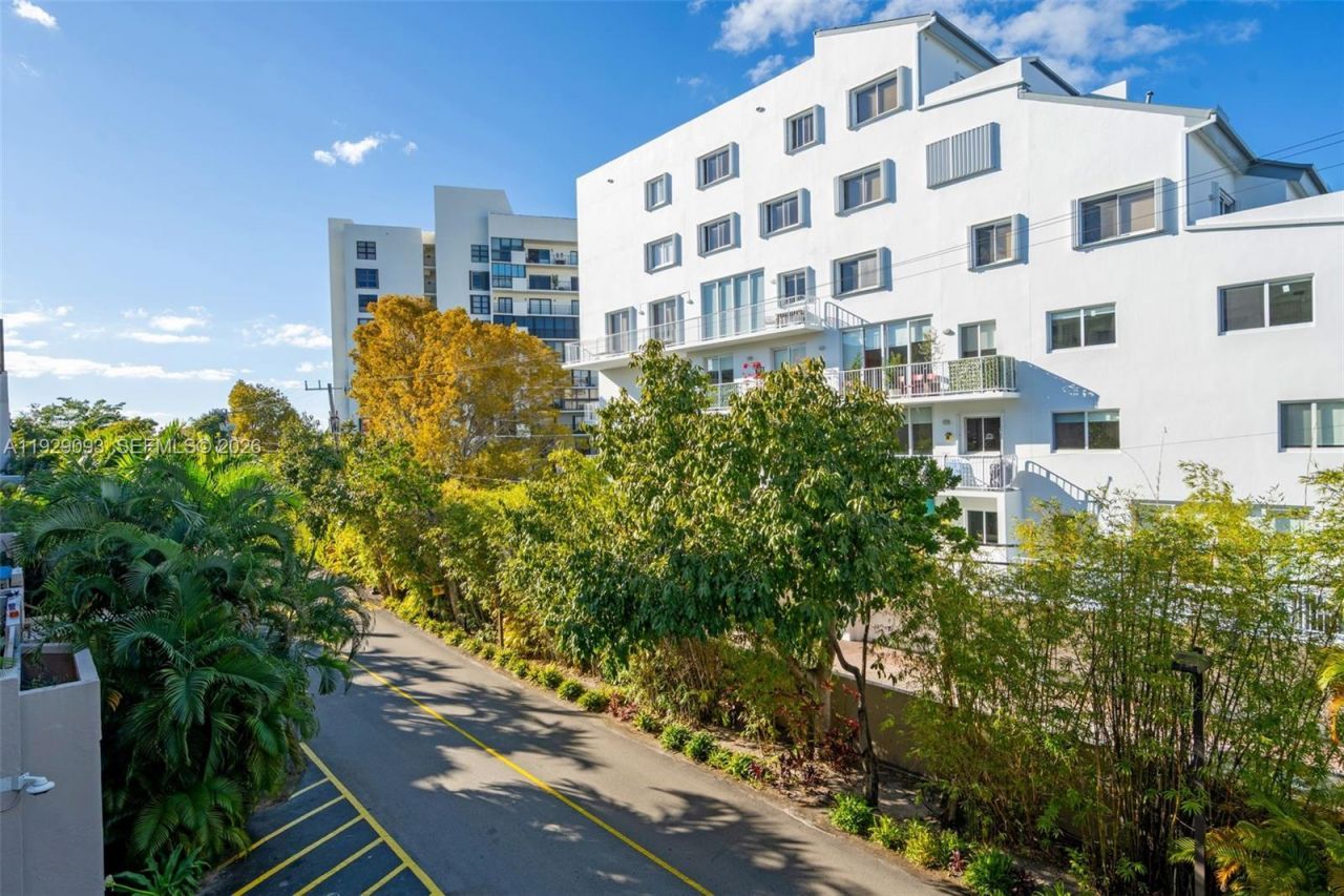 121 Crandon Bl, Unit 248, Key Biscayne, FL 33149 Photo