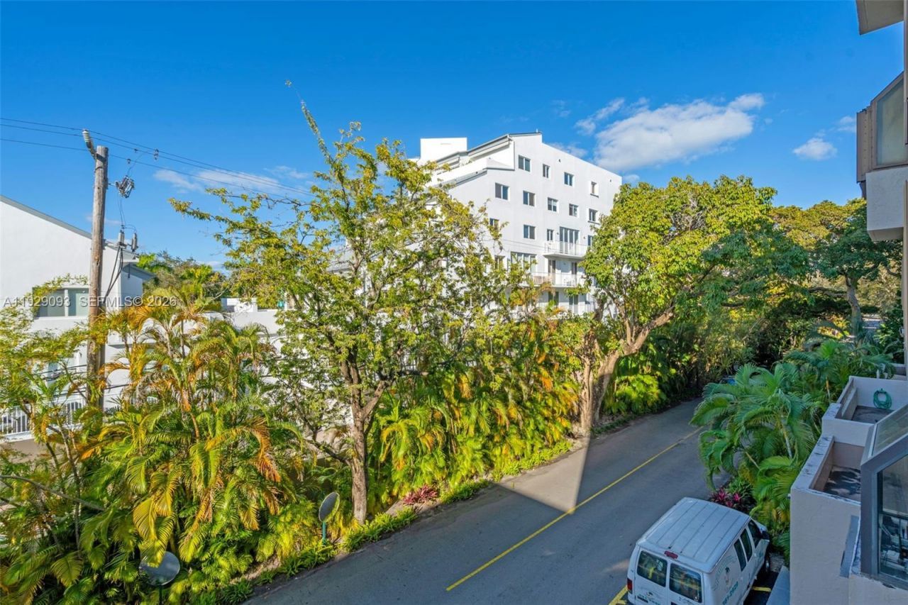 121 Crandon Bl, Unit 248, Key Biscayne, FL 33149 Photo