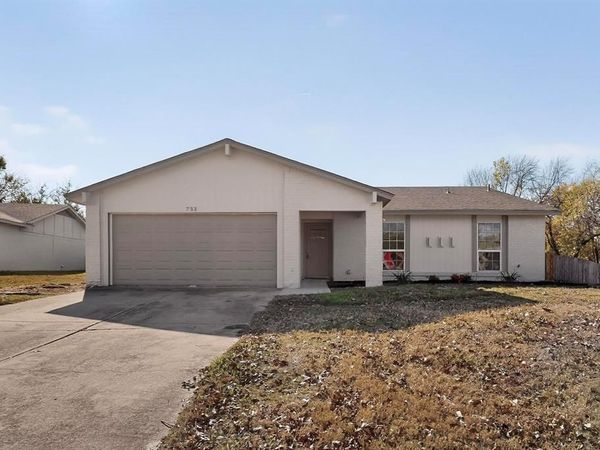 733 Woodcrest Drive, Grand Prairie, TX 75052