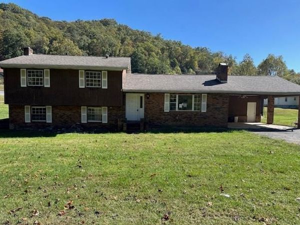 147 Circle Dr, Oceana, WV 24870