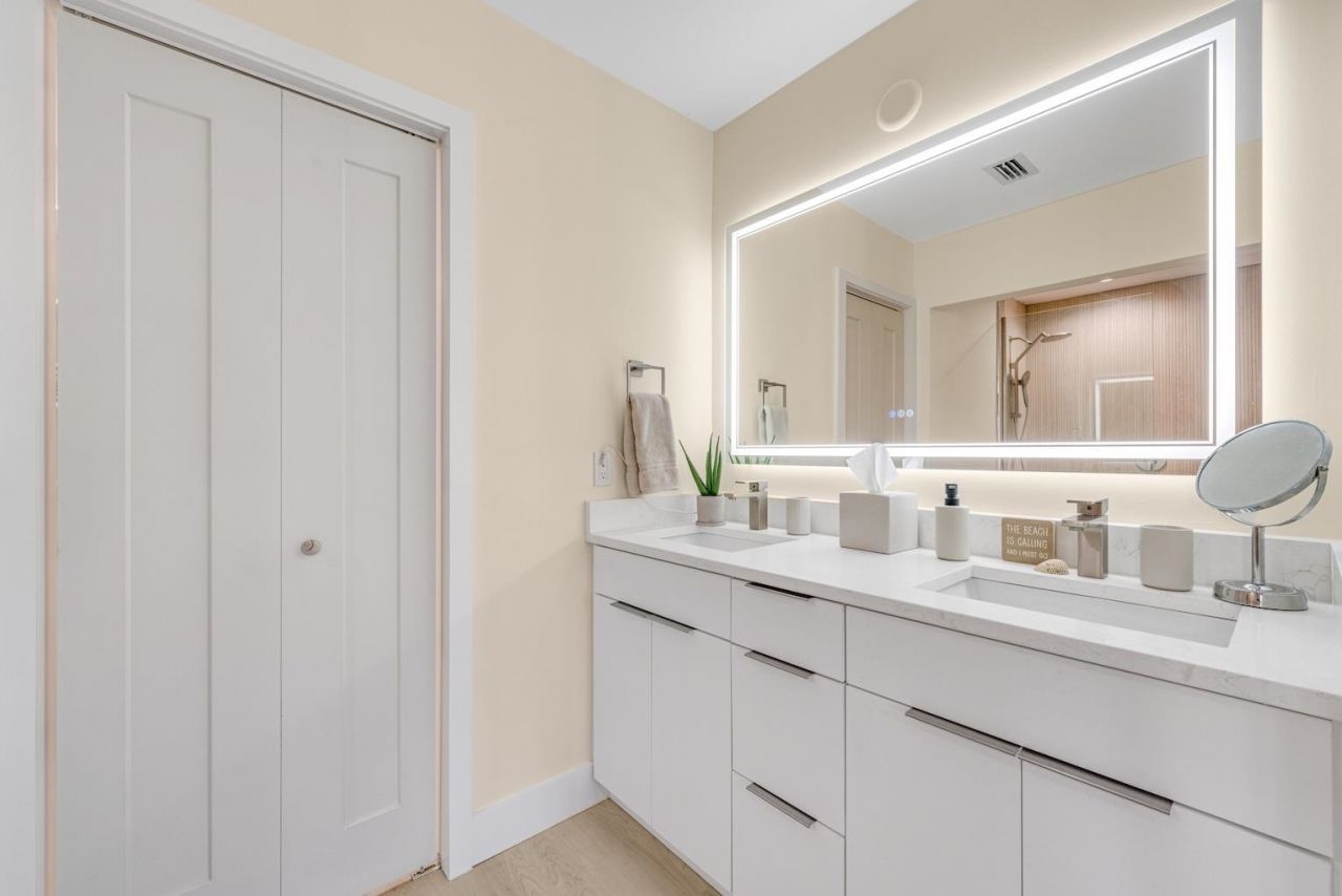 1341 Middle Gulf Dr, Unit 3D, Sanibel, FL 33957 Photo