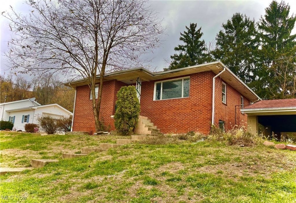 809 Delia Avenue, Martins Ferry, OH 43935 Main Photo