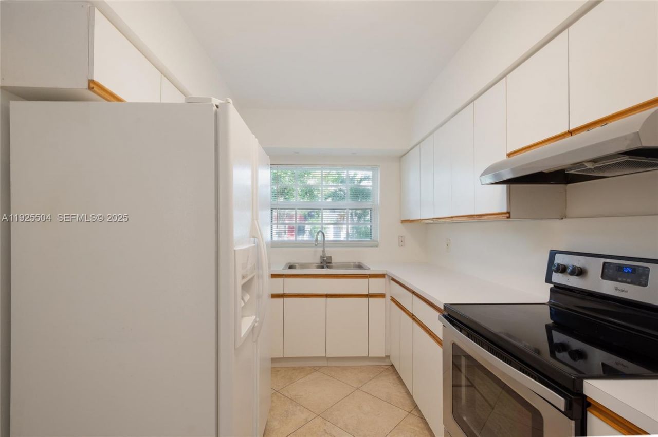 1734 NE 142nd St, North Miami, FL 33181 Photo