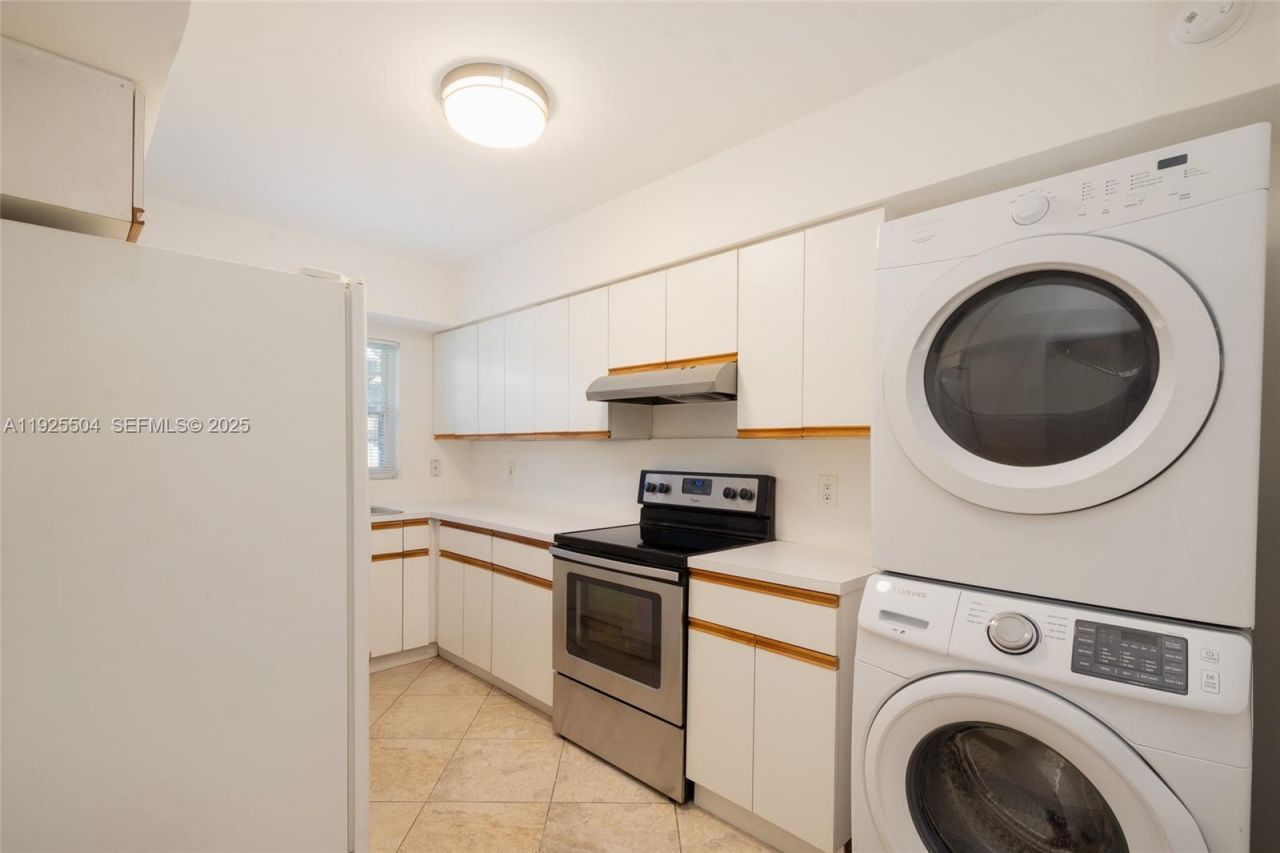 1734 NE 142nd St, North Miami, FL 33181 Photo