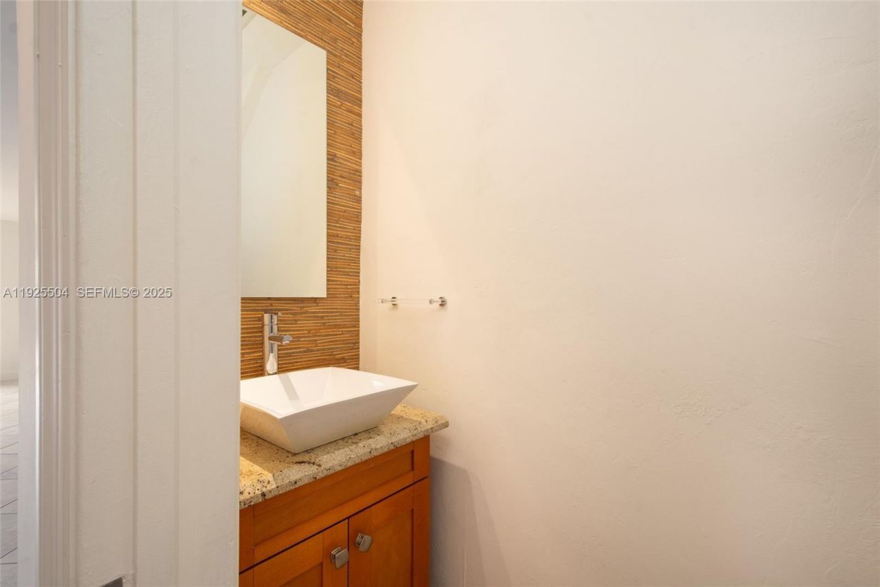 1734 NE 142nd St, North Miami, FL 33181 Photo