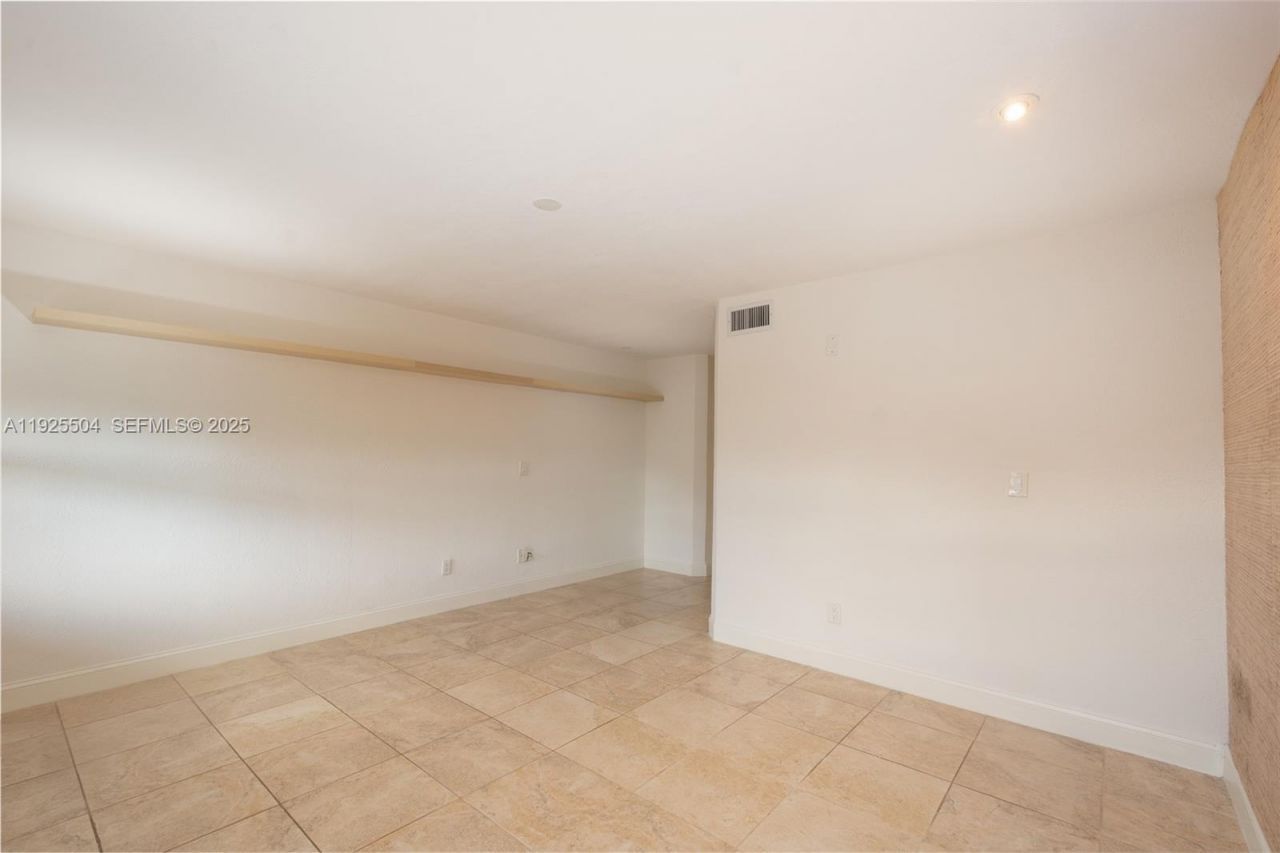 1734 NE 142nd St, North Miami, FL 33181 Photo