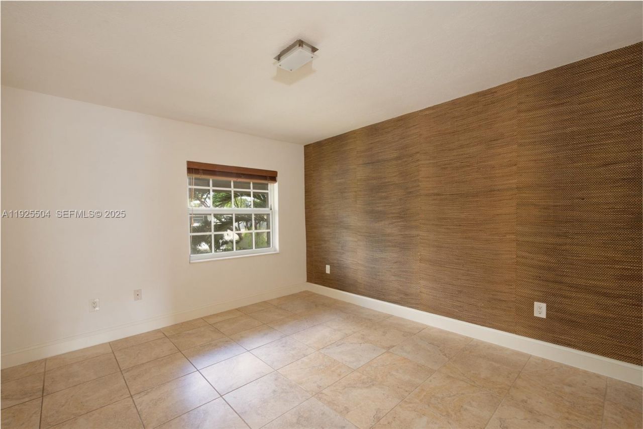 1734 NE 142nd St, North Miami, FL 33181 Photo