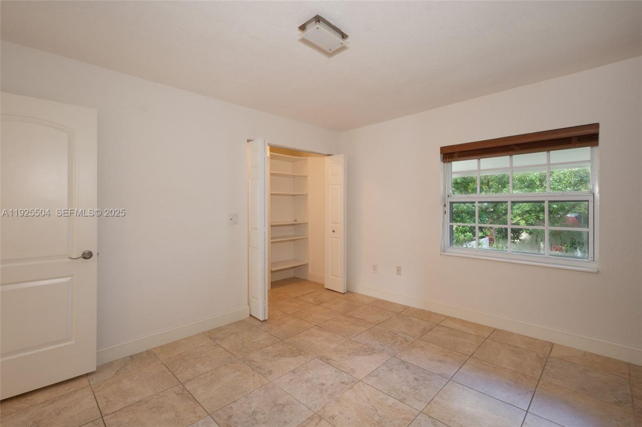 1734 NE 142nd St, North Miami, FL 33181 Photo