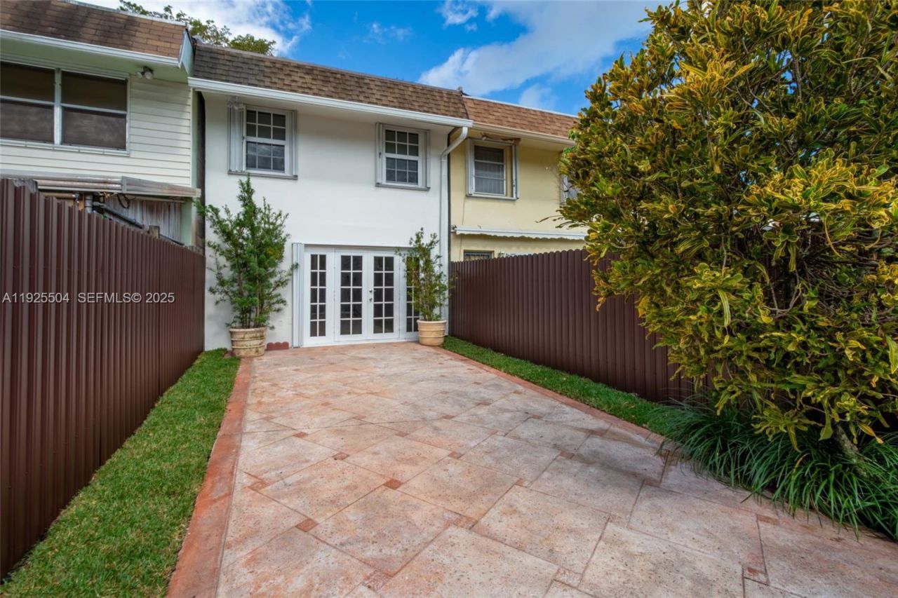 1734 NE 142nd St, North Miami, FL 33181 Photo