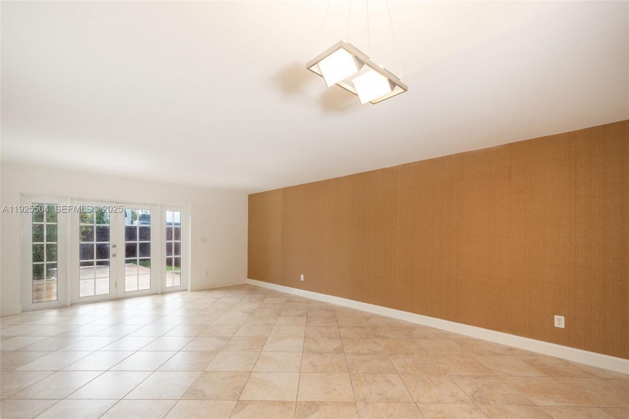 1734 NE 142nd St, North Miami, FL 33181 Photo