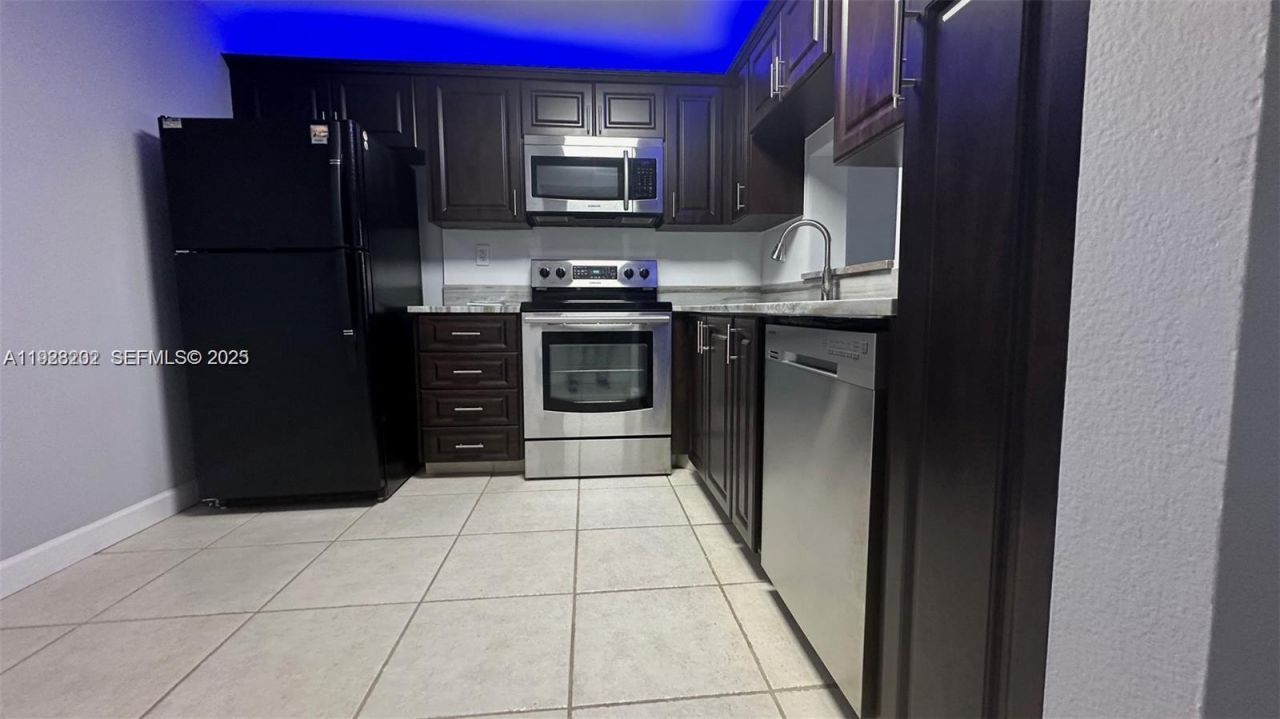 6301 N University Dr, Unit 219, Tamarac, FL 33321 Photo