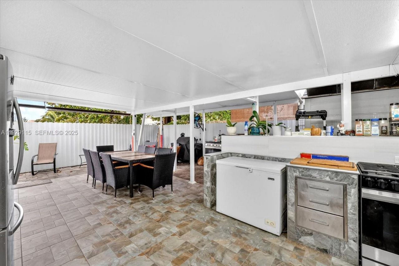 1071 W 37th St, Hialeah, FL 33012 Photo