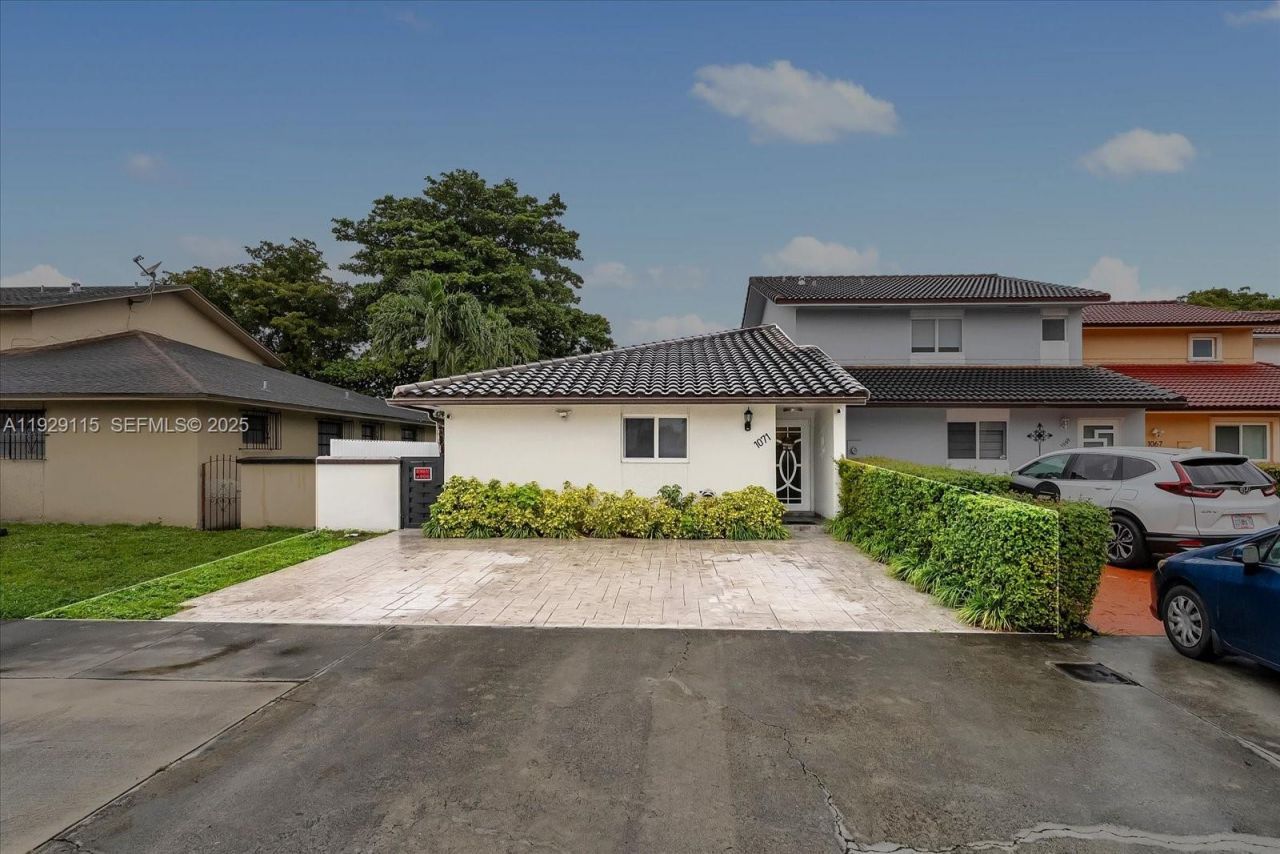 1071 W 37th St, Hialeah, FL 33012 Photo