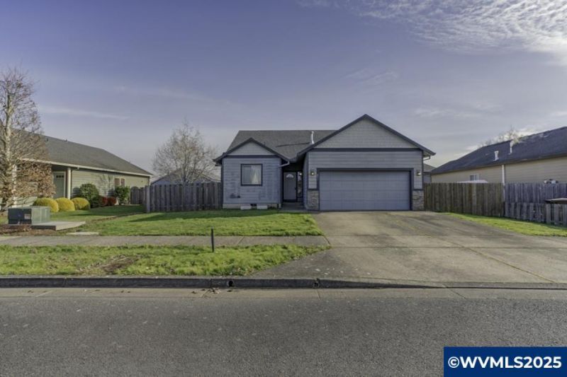 871 Mary Dr, Molalla, OR 97038 Main Photo