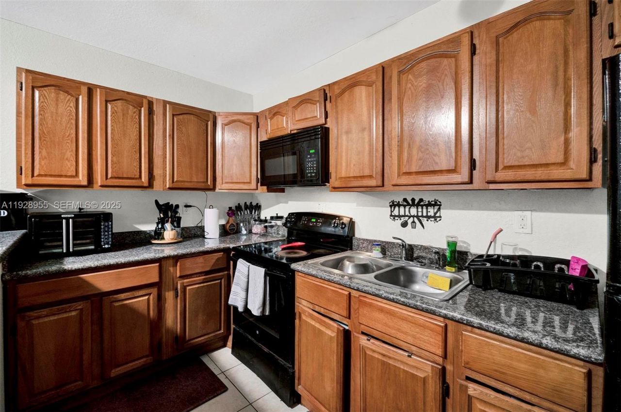 1910 NW 72nd St, Miami, FL 33147 Photo