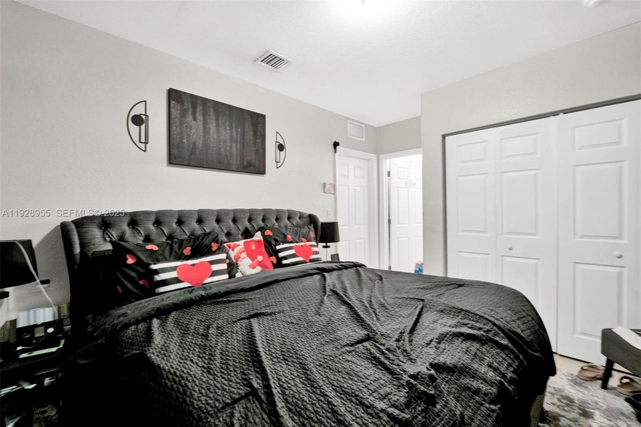 1910 NW 72nd St, Miami, FL 33147 Photo