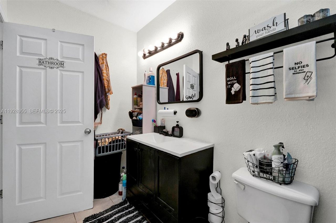 1910 NW 72nd St, Miami, FL 33147 Photo