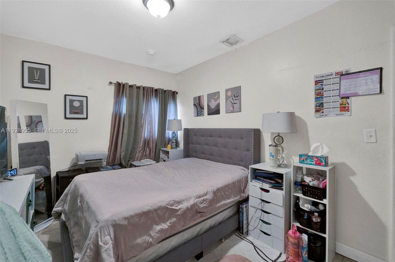 1910 NW 72nd St, Miami, FL 33147 Photo