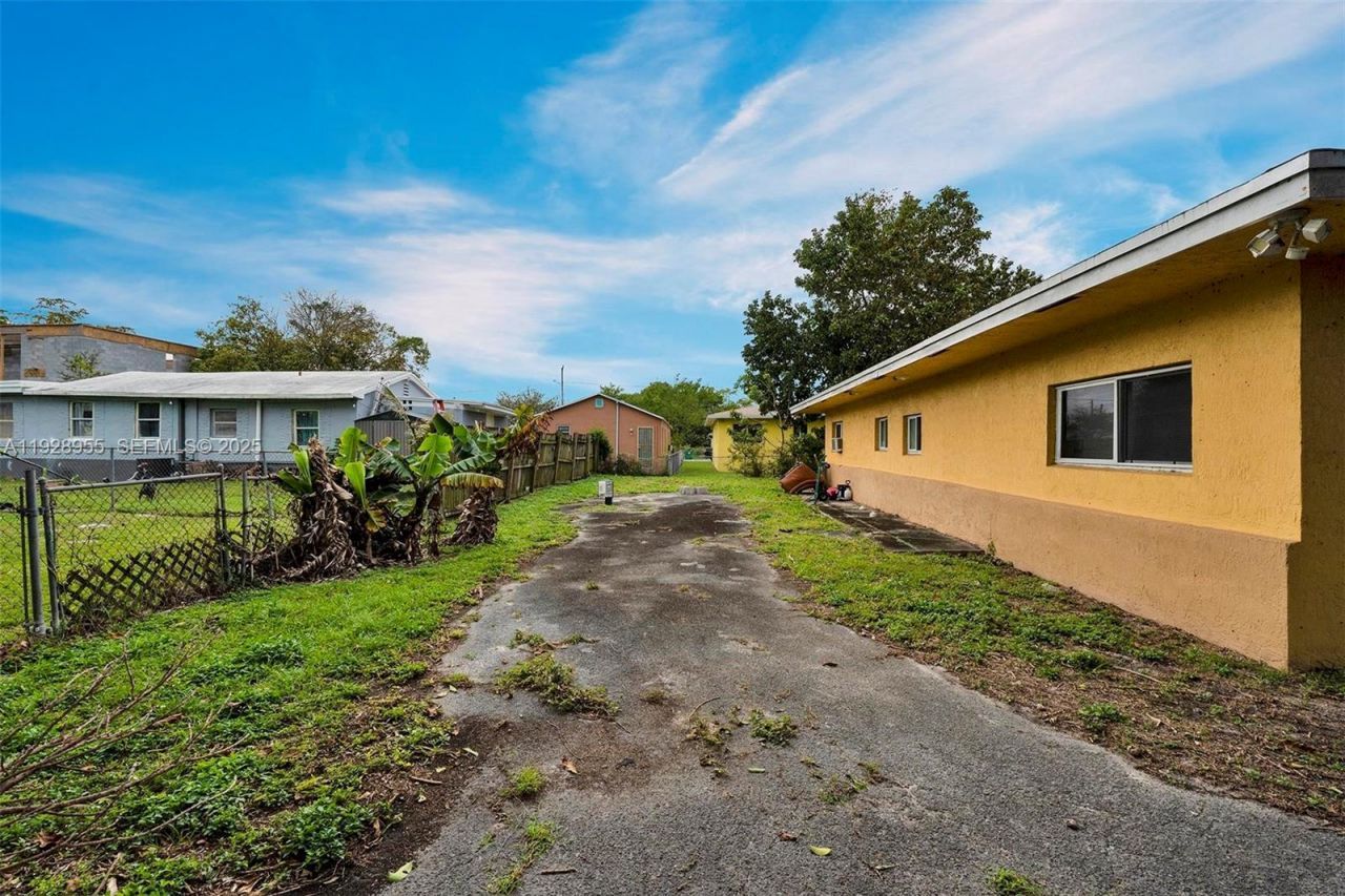 1910 NW 72nd St, Miami, FL 33147 Photo
