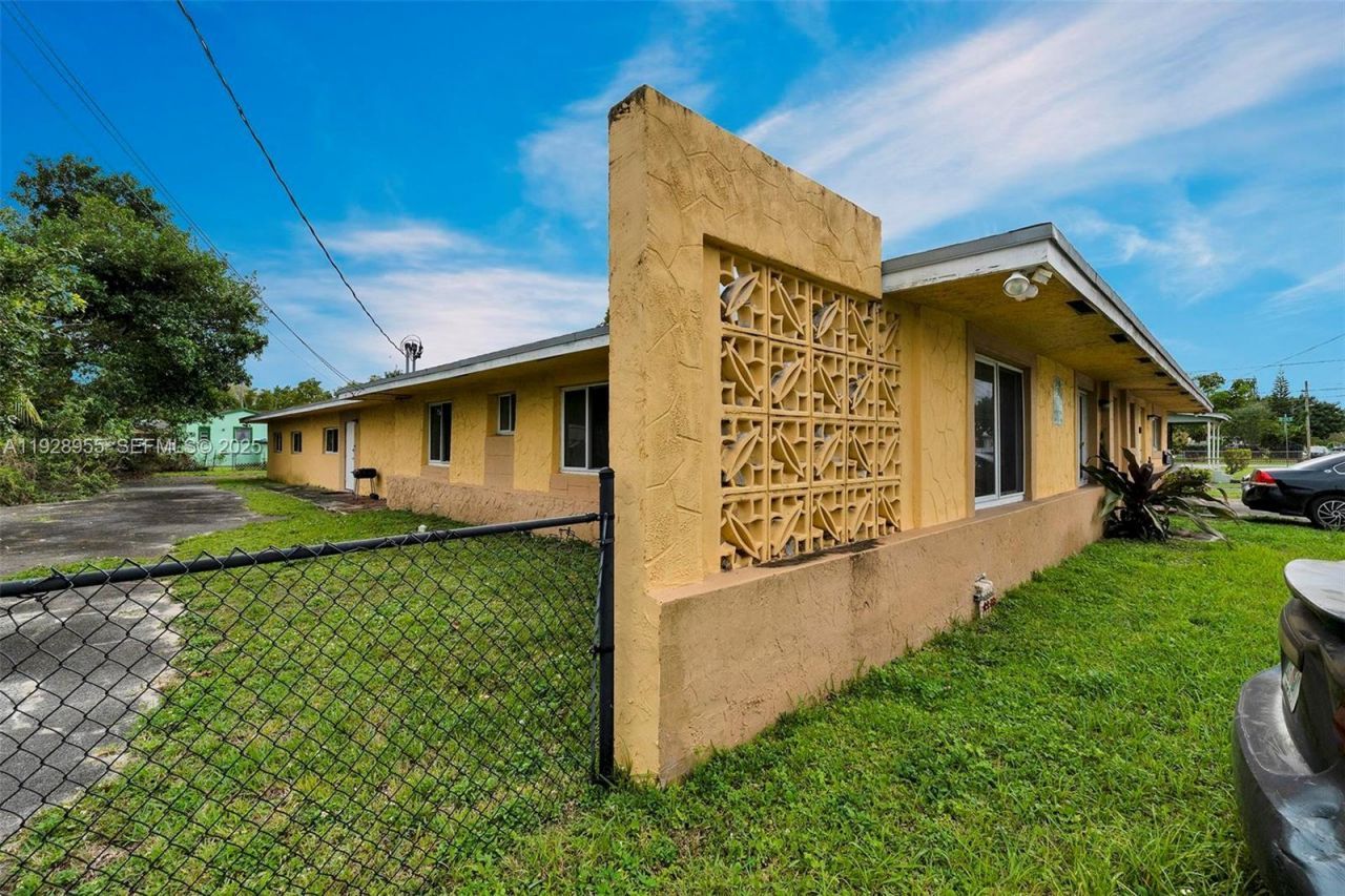 1910 NW 72nd St, Miami, FL 33147 Photo