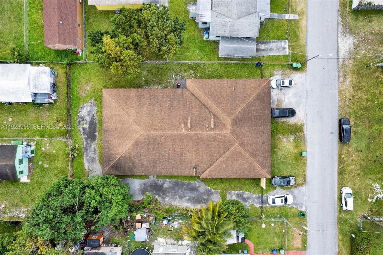 1910 NW 72nd St, Miami, FL 33147 Photo