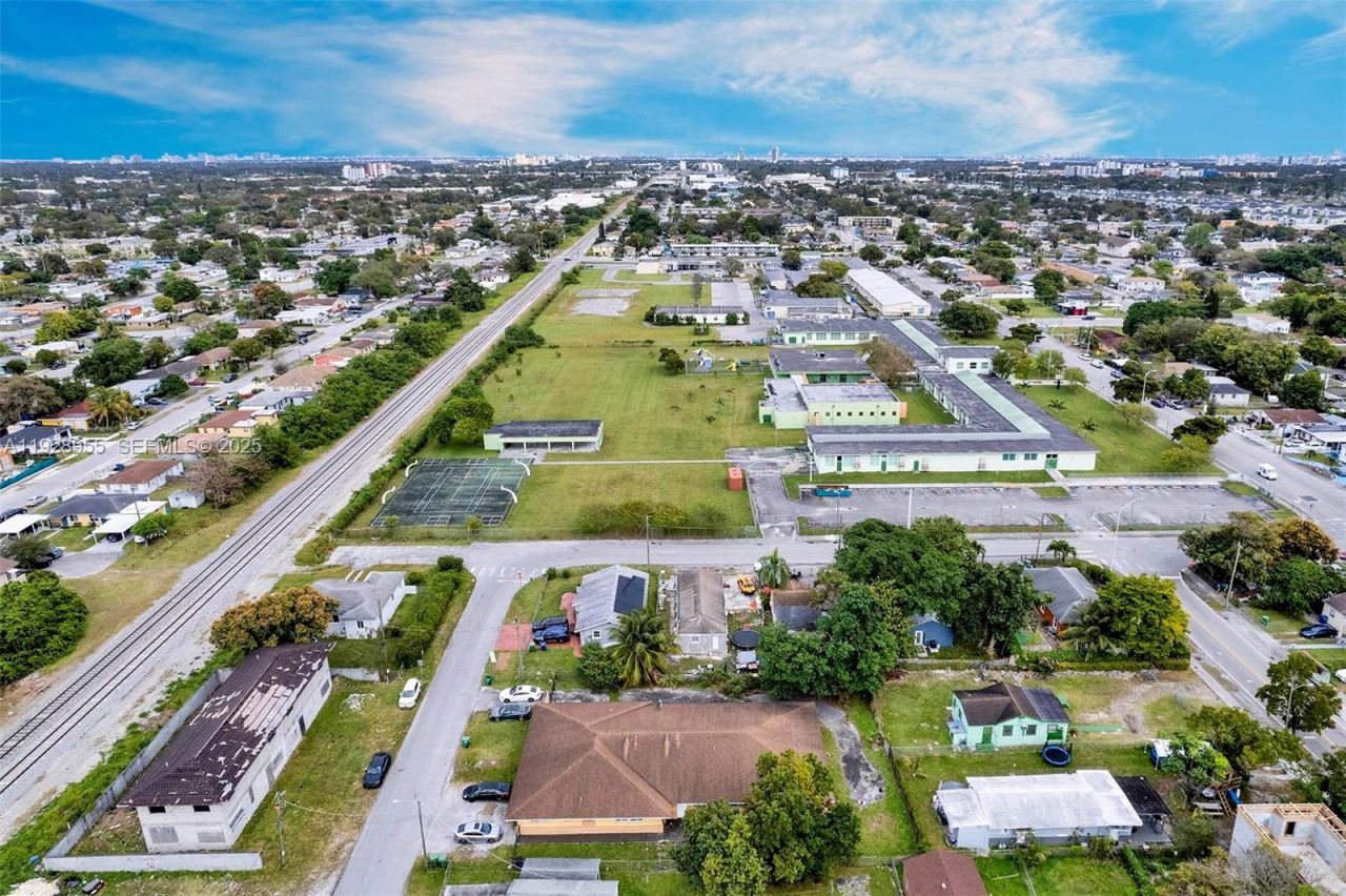 1910 NW 72nd St, Miami, FL 33147 Photo