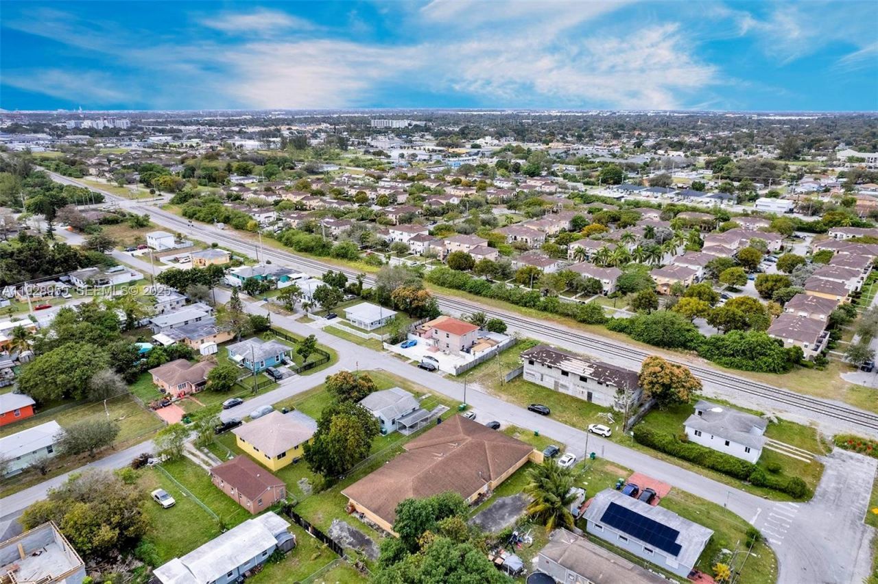 1910 NW 72nd St, Miami, FL 33147 Photo