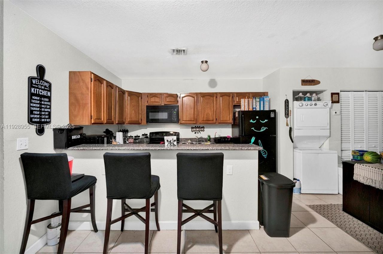 1910 NW 72nd St, Miami, FL 33147 Photo