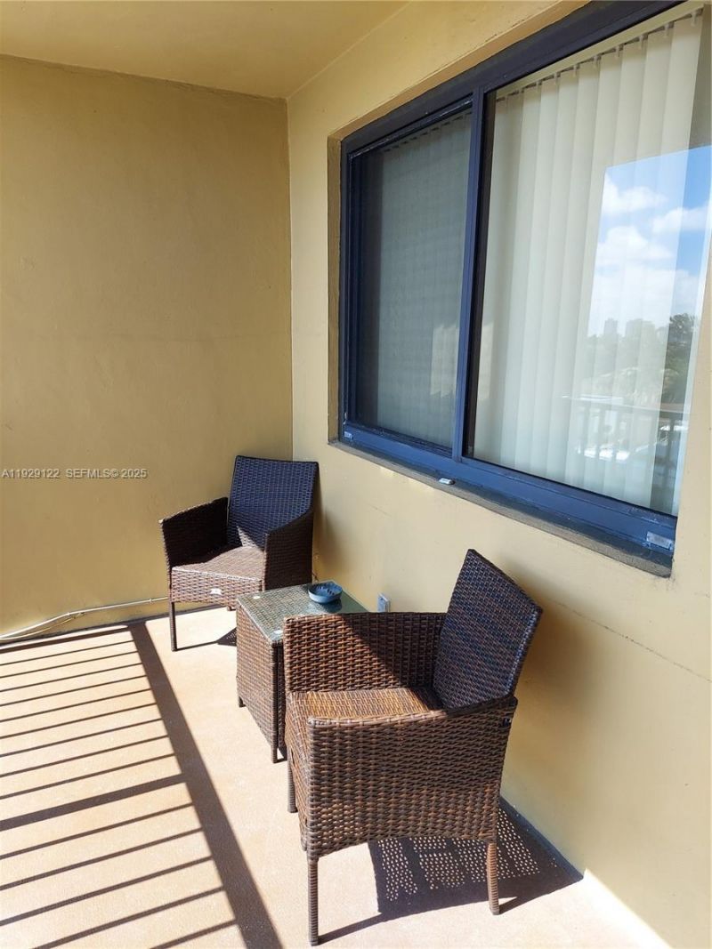 301 Golden Isles Dr, Unit 506, Hallandale Beach, FL 33009 Photo